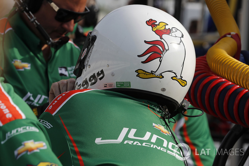 Kyle Kaiser, Juncos Racing Chevrolet crewman David Foggy Fitzgerald