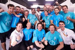 Lewis Hamilton, Mercedes AMG F1, 1st position, celebrates with his team