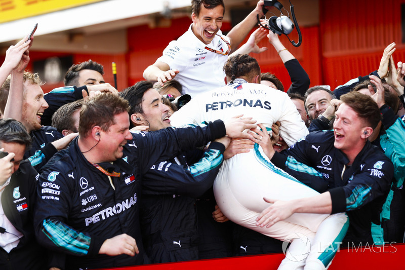 Lewis Hamilton, Mercedes AMG F1, 1st position, celebrates with his team in Parc Ferme