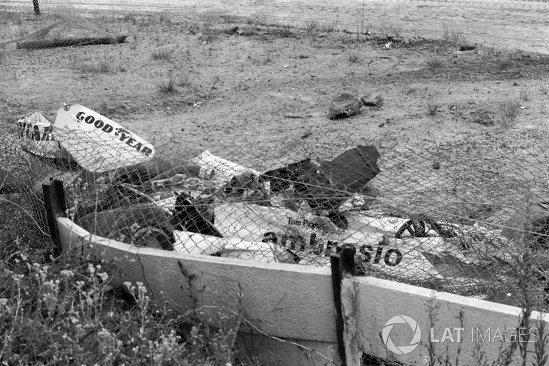 De Shadow DN8 van Tom Pryce bij Crowthorne bocht na een fataal ongeval