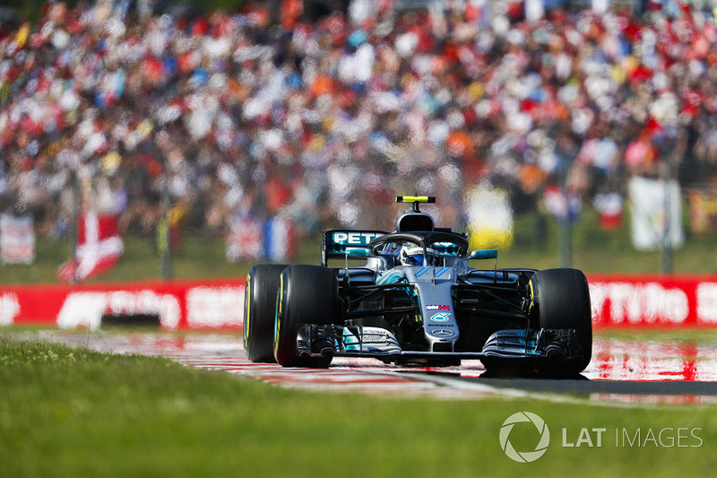 Bottas refuses to concede position to Ricciardo