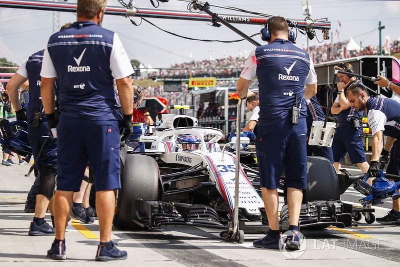 Sergey Sirotkin, Williams FW41, in the pits