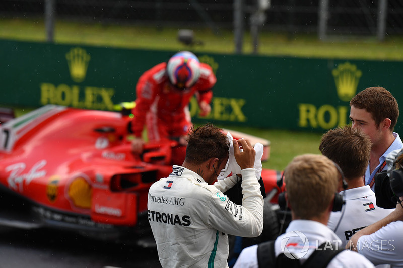 Lewis Hamilton, Mercedes-AMG F1 and Paul di Resta, Sky TV in parc ferme