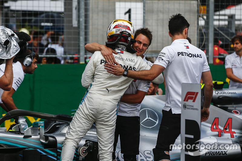 Lewis Hamilton, Mercedes AMG F1 celebrates pole position in Parc Ferme with his team