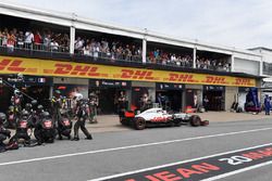 Kevin Magnussen, Haas F1 Team VF-18 pitstop