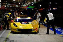 #63 Corvette Racing Chevrolet Corvette C7.R: Jan Magnussen, Antonio Garcia, Mike Rockenfeller, pit stop