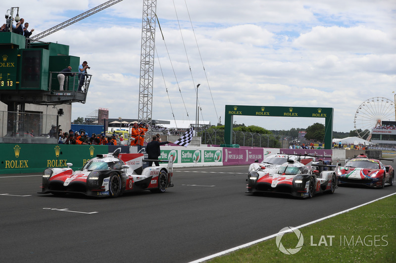#8 Toyota Gazoo Racing Toyota TS050: Sébastien Buemi, Kazuki Nakajima, Fernando Alonso e #7 Toyota Gazoo Racing Toyota TS050: Mike Conway, Kamui Kobayashi, Jose Maria Lopez