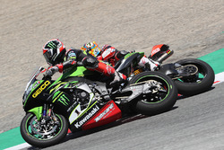 Jonathan Rea, Kawasaki Racing passes Chaz Davies, Aruba.it Racing-Ducati SBK Team
