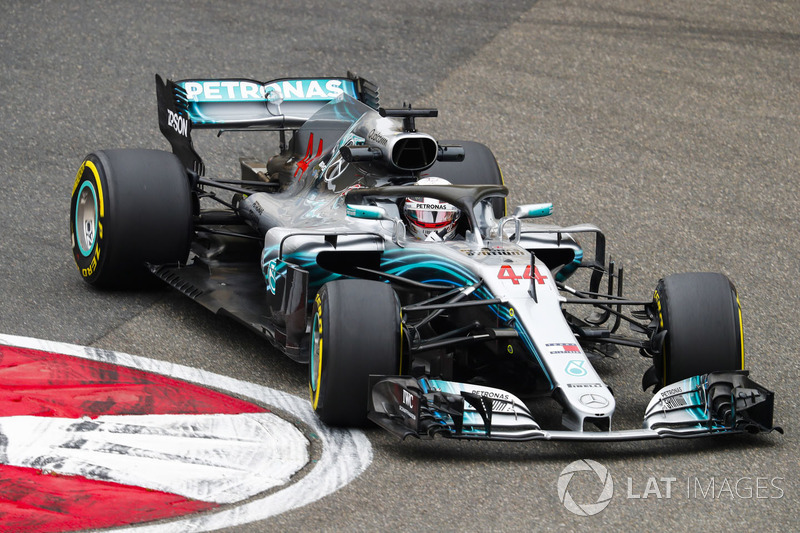 Mas o dia foi de Lewis Hamilton. O inglês foi o mais veloz nas duas sessões, com 1min33s482 como melhor marca.