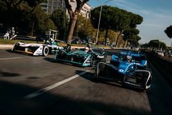 Sébastien Buemi, Renault e.Dams leads Nelson Piquet Jr., Jaguar Racing leads Lucas di Grassi, Audi Sport ABT Schaeffler