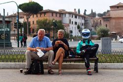 Luca Filippi a Roma con due turisti