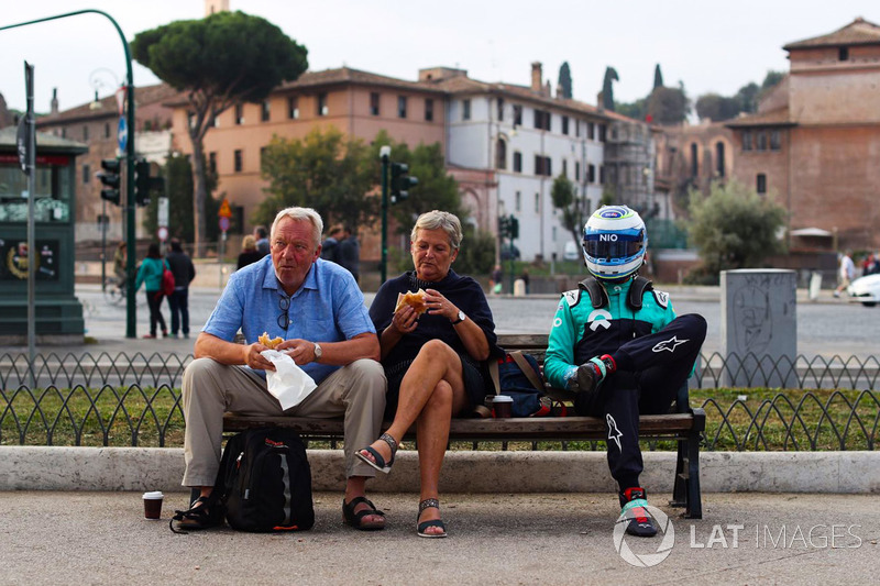 Luca Filippi a Roma con due turisti