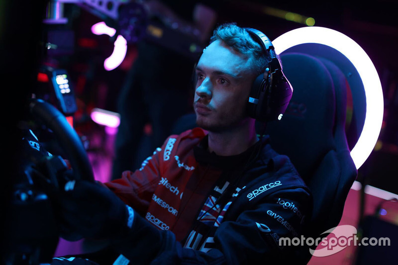 Deelnemer aan de McLaren World's Fastest Gamer