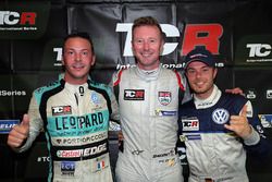 Polesitter Gordon Shedden, second place Jean-Karl Vernay, Leopard Racing Team WRT, third place Benjamin Leuchter, West Coast Racing