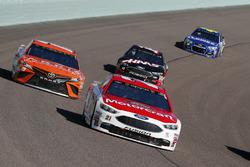 Ryan Blaney, Wood Brothers Racing Ford, Daniel Suárez, Joe Gibbs Racing Toyota