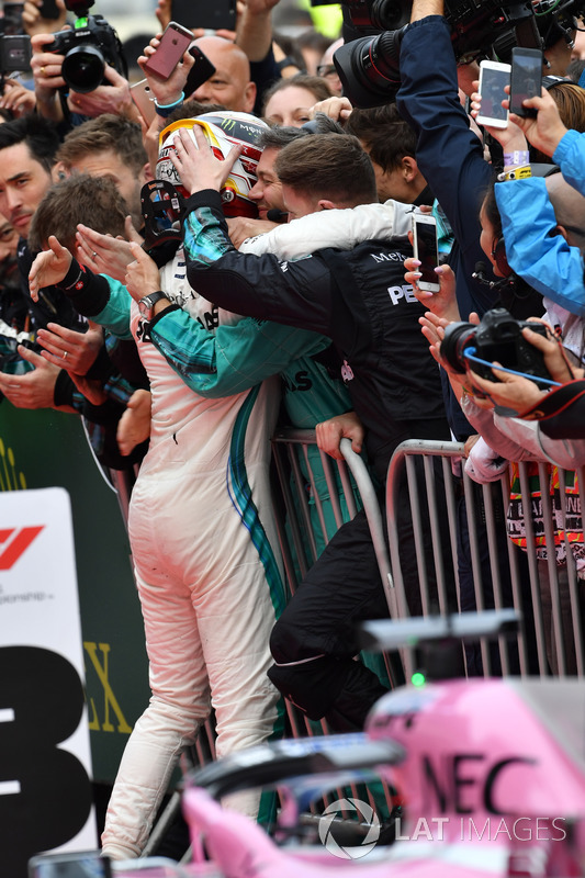 Race winner Lewis Hamilton, Mercedes-AMG F1 celebrates in parc ferme