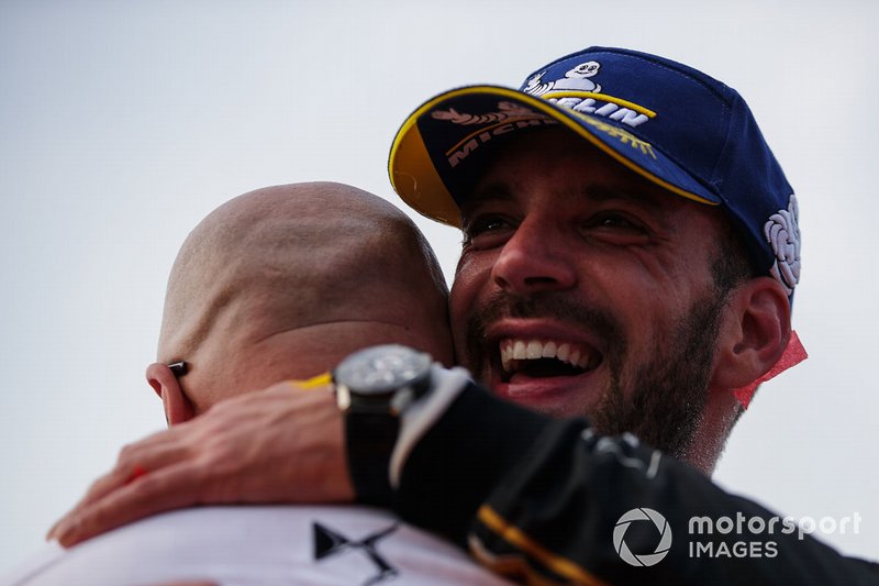 Jean-Eric Vergne, DS TECHEETAH, hugs Edmund Chu, DS TECHEETAH President