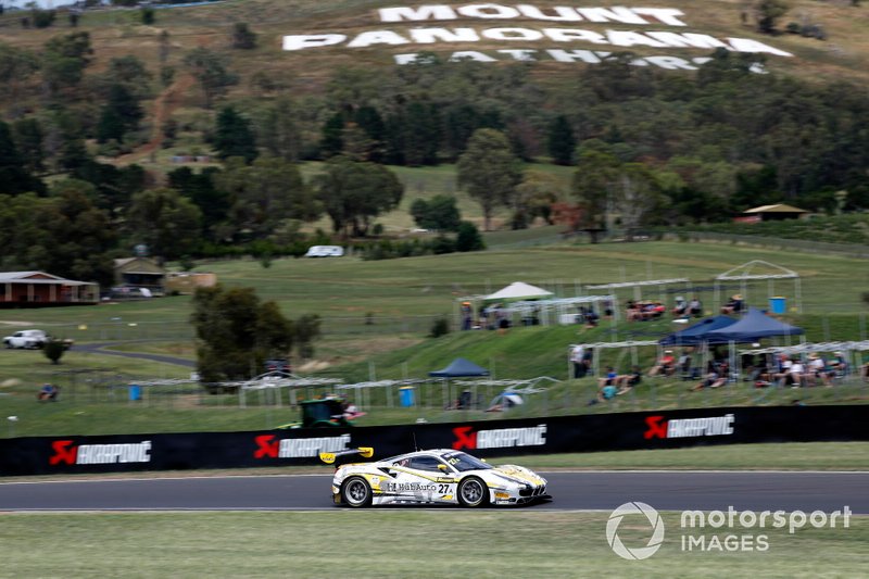 #27 HubAuto Corsa Ferrari 488 GT3: Nick Foster, Tim Slade, Nick Percat