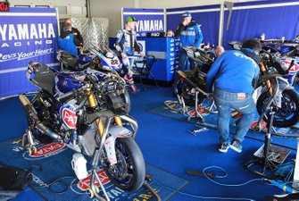 Alex Lowes, Pata Yamaha garage