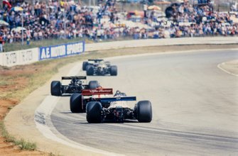 Patrick Depailler, Tyrrell 008 Ford en Niki Lauda, Brabham BT46 Alfa Romeo