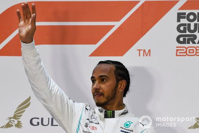 Podio: ganador Lewis Hamilton, Mercedes AMG F1