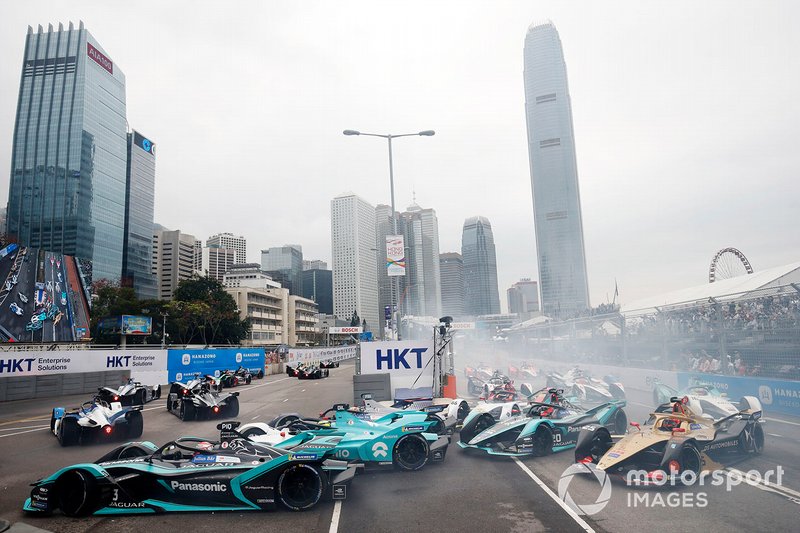 Nelson Piquet Jr., Panasonic Jaguar Racing, Jaguar I-Type 3 Tom Dillmann, NIO Formula E Team, NIO Sport 004, Robin Frijns, Envision Virgin Racing, Audi e-tron FE05 at the start