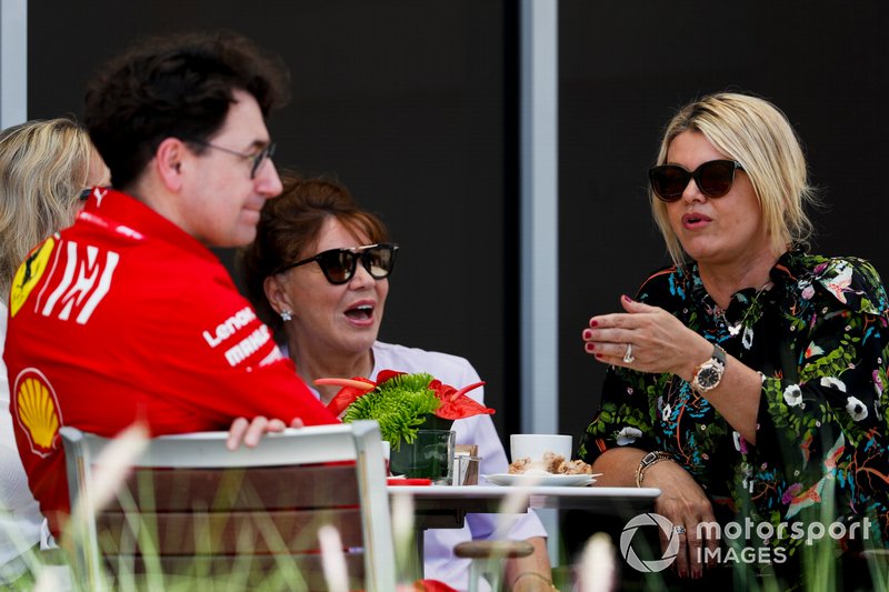 Mattia Binotto, directeur de Ferrari et Corinna Schumacher