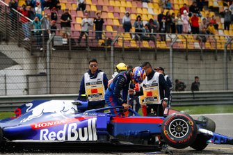 Alexander Albon, Toro Rosso STR14 kaza