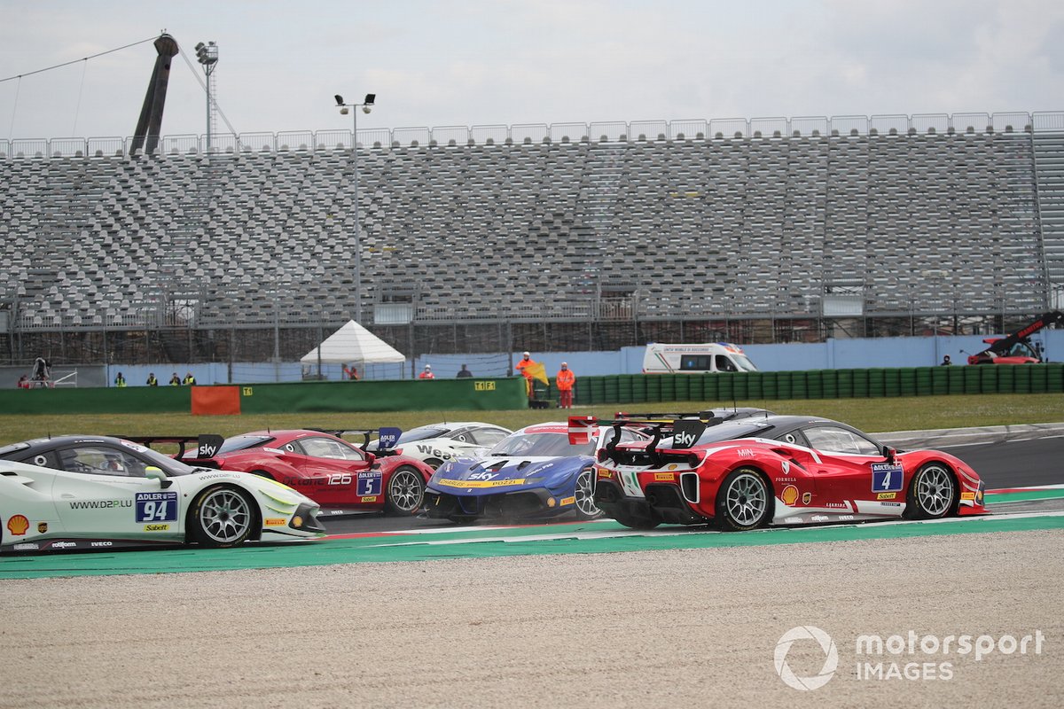 La partenza di Gara1 del Trofeo Pirelli