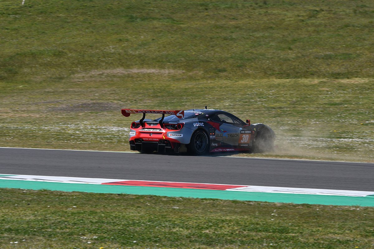 #30 Hella Pagid - Racing One: Axel Sartingen, Daniel Schwerfeld, Francesco Lopez, Daniele Di Amato, Ferrari 488 GT3 Evo