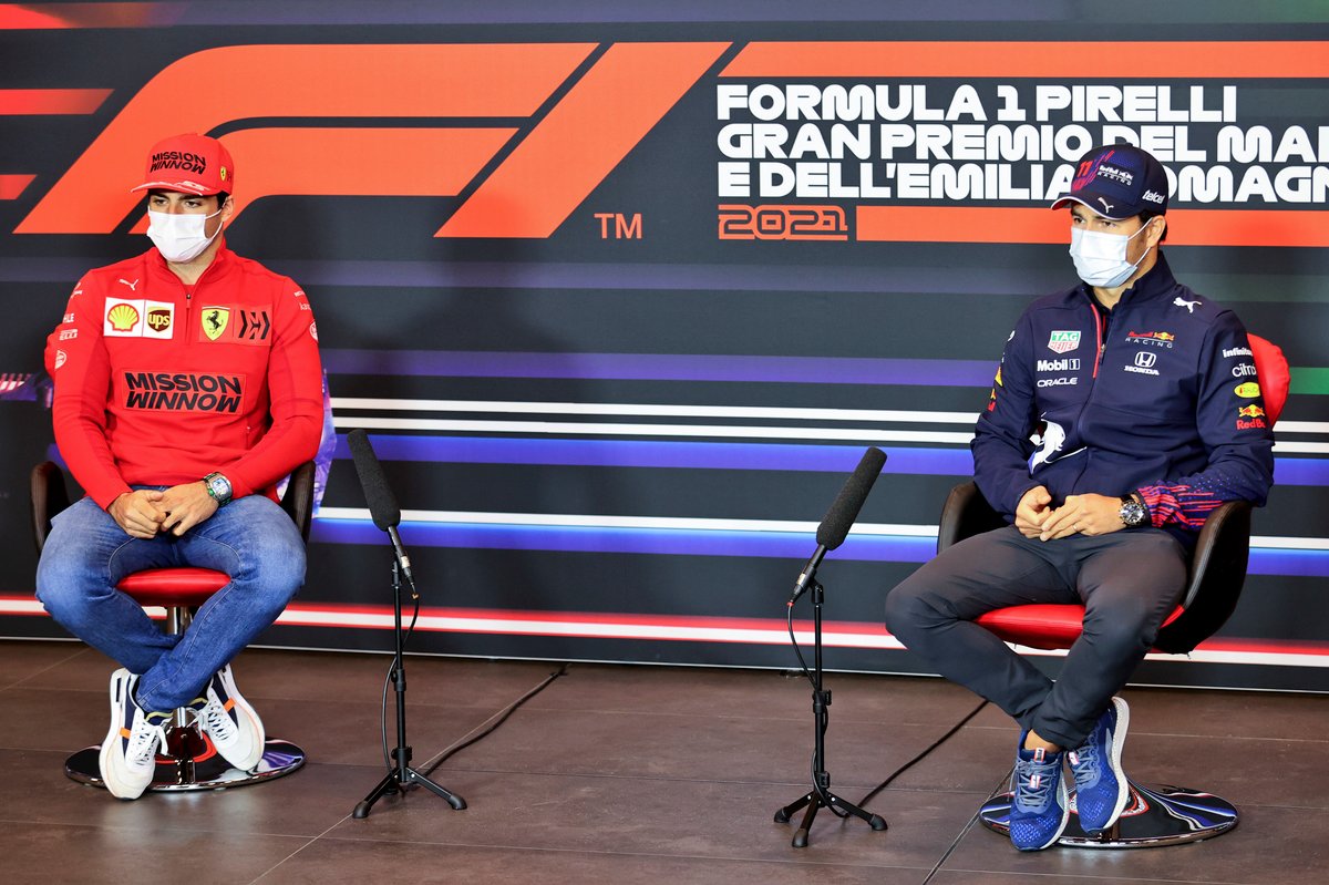 Carlos Sainz Jr., Ferrari y Sergio Pérez, Red Bull Racing en la rueda de prensa