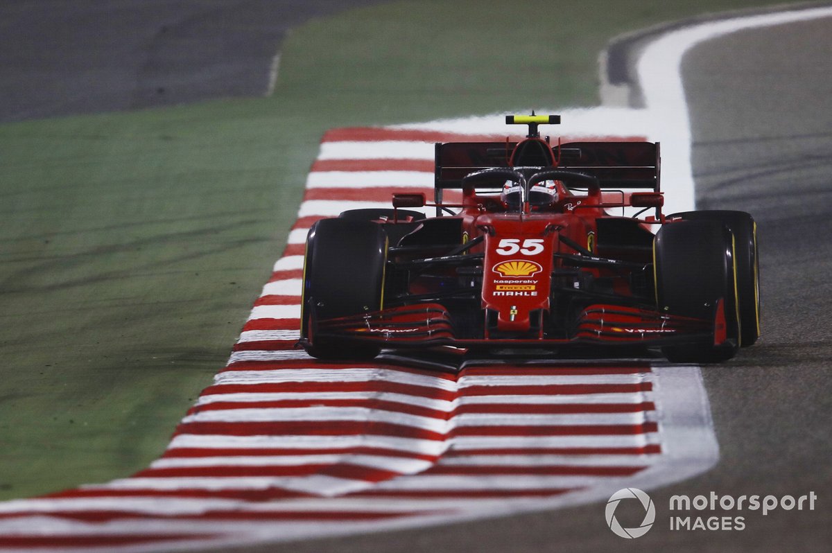 3º Carlos Sainz Jr., Ferrari SF21, 1:29.611 (con neumáticos C4)