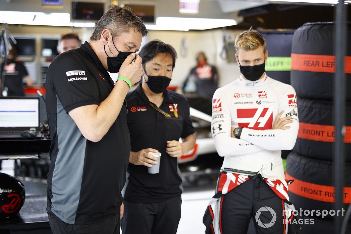Mick Schumacher, Haas F1, nel garage
