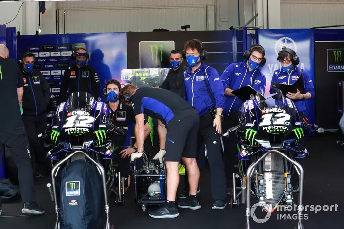 Maverick Vinales, Yamaha Factory Racing, Yamaha garage and crew