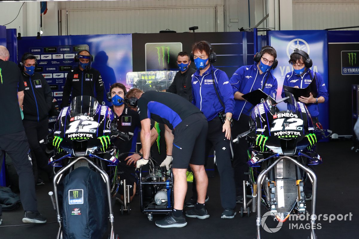 Maverick Vinales, Yamaha Factory Racing, il garage della Yamaha