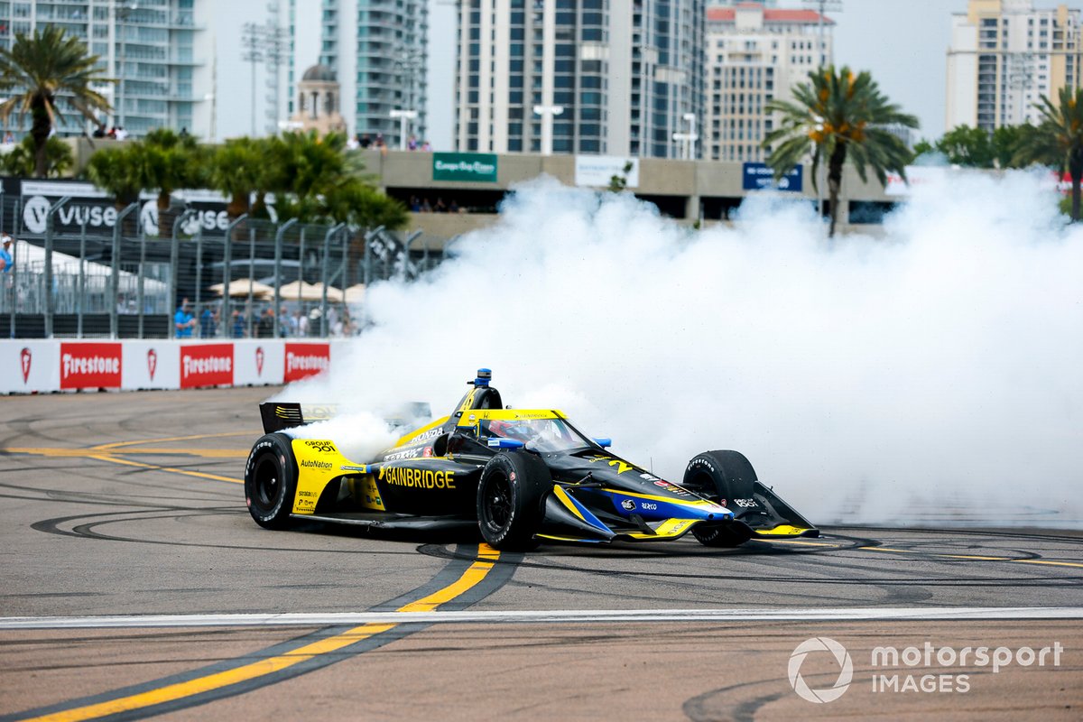 El ganador de la carrera, Colton Herta, Andretti Autosport Honda, celebra su victoria