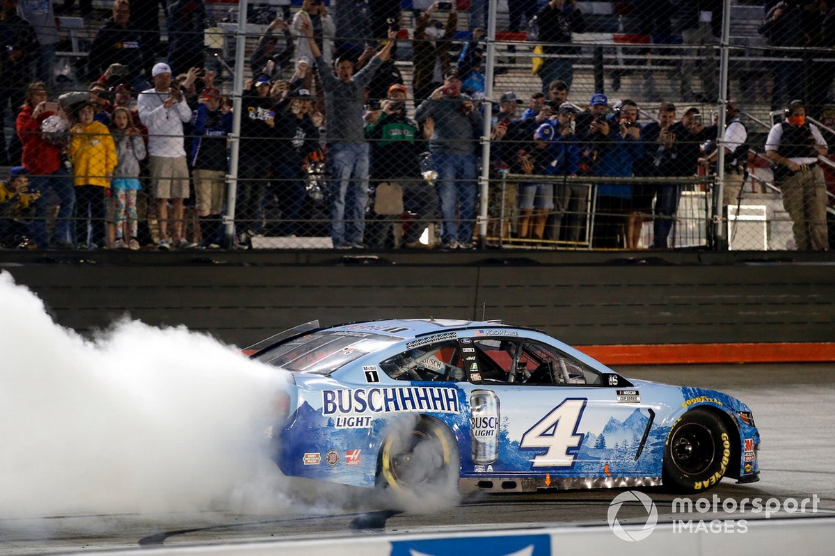 Ganador Kevin Harvick, Stewart-Haas Racing, Ford Mustang