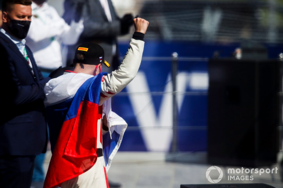 Nikita Mazepin, Hitech Grand Prix festeggia sul podio