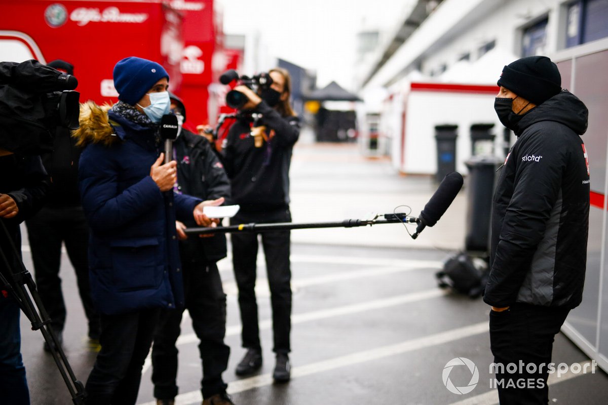 Ромен Грожан, Haas F1, в паддоке