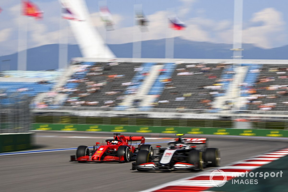 Kevin Magnussen, Haas VF-20, Sebastian Vettel, Ferrari SF1000