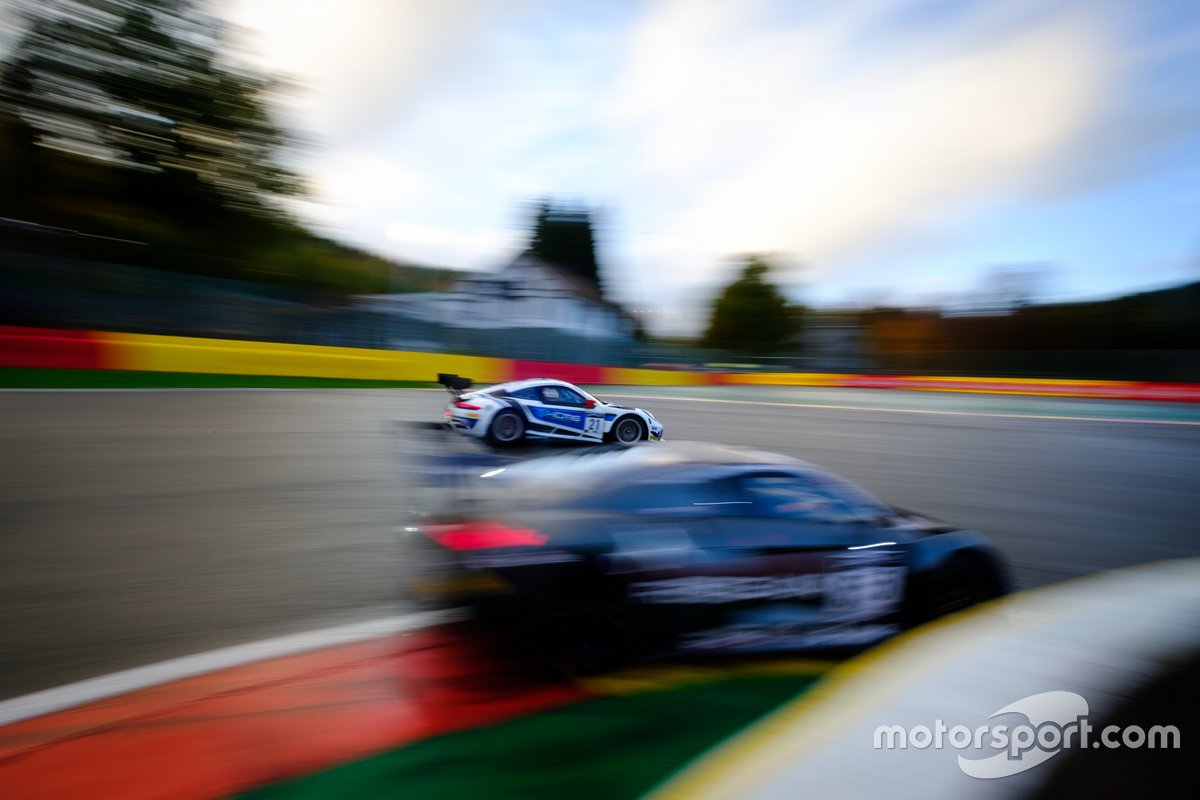 #21 KCMG Porsche 911 GT3-R: Edoardo Liberati, Josh Burdon, Alexandre Imperatori