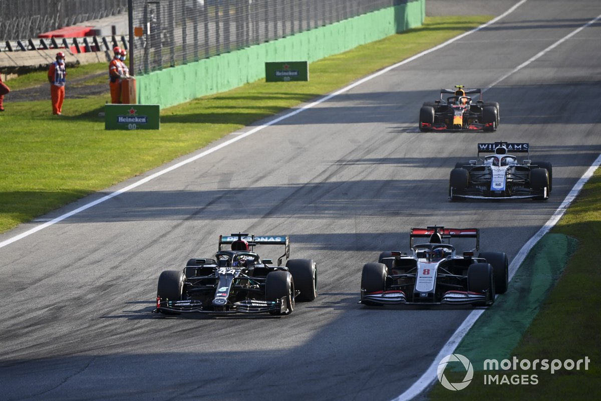 Lewis Hamilton, Mercedes F1 W11, Romain Grosjean, Haas VF-20, George Russell, Williams FW43