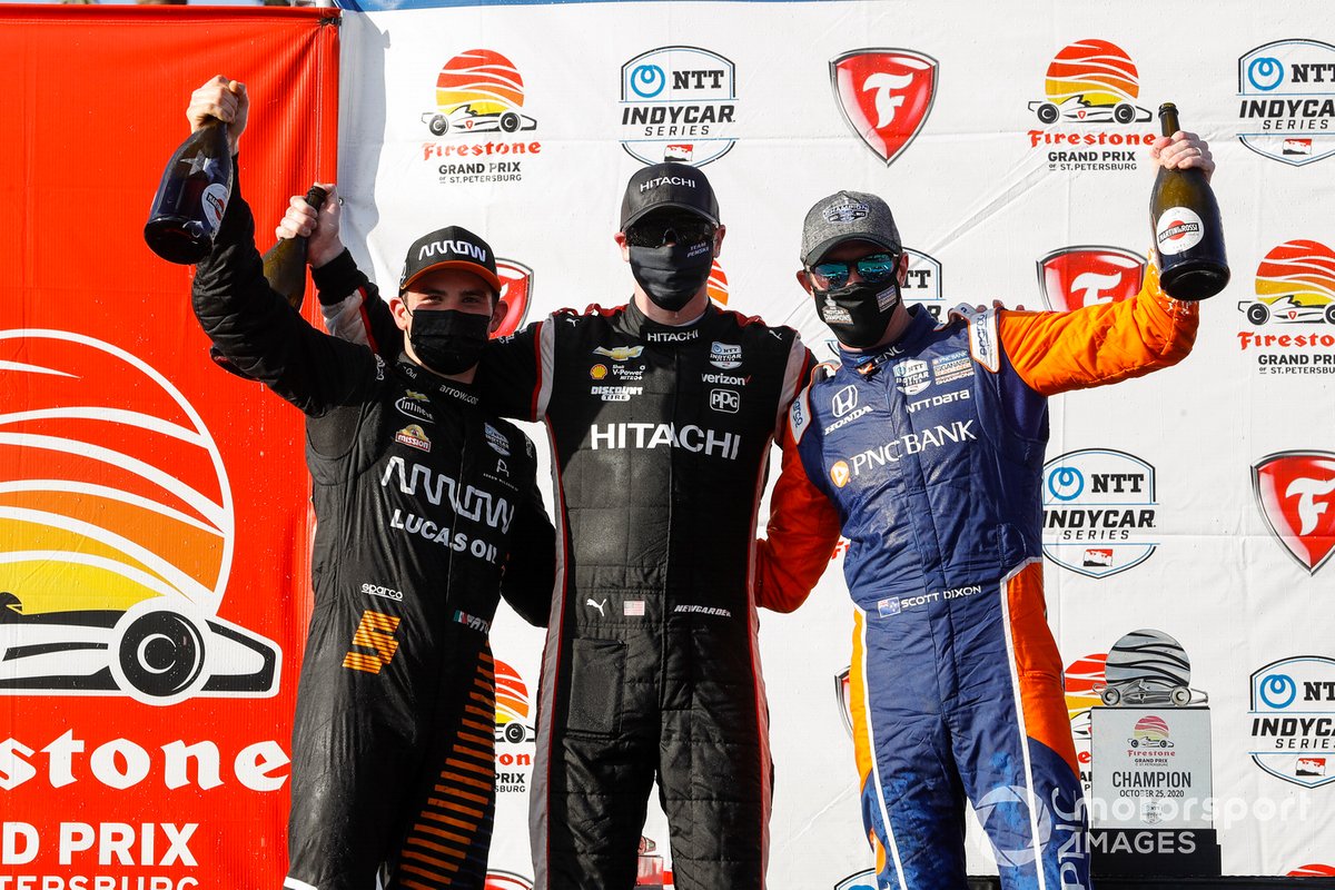 Podio: Ganador de la carrera Josef Newgarden, Team Penske Chevrolet, segundo lugar Patricio O'Ward, Arrow McLaren SP Chevrolet, y tercer lugar Scott Dixon, Chip Ganassi Racing Honda