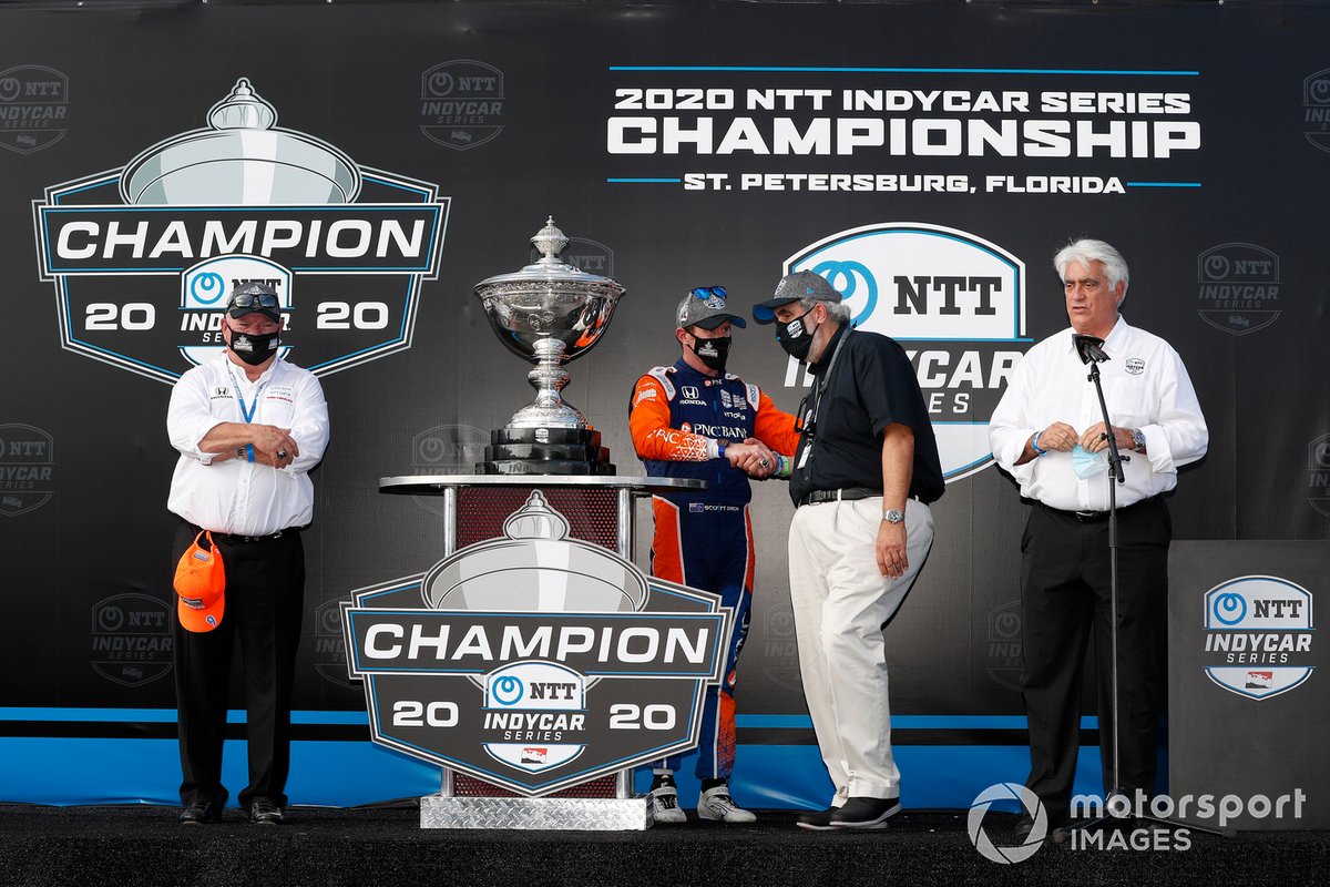 El campeón Scott Dixon, Chip Ganassi Racing Honda con Chip Ganassi, William Croxville de NTT Data y Mark Miles