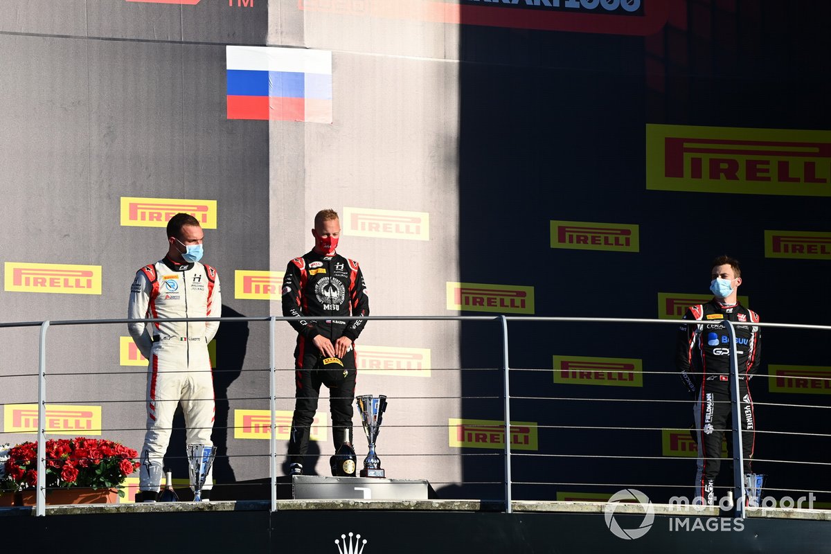 Podio: ganador Nikita Mazepin, Hitech Grand Prix, segundo lugar Luca Ghiotto, Hitech Grand Prix, y tercer lugar Louis Deletraz, Charouz Racing System