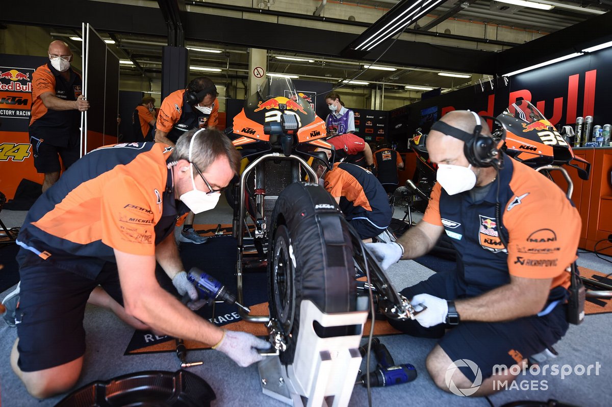 Red Bull KTM garage atmosphere