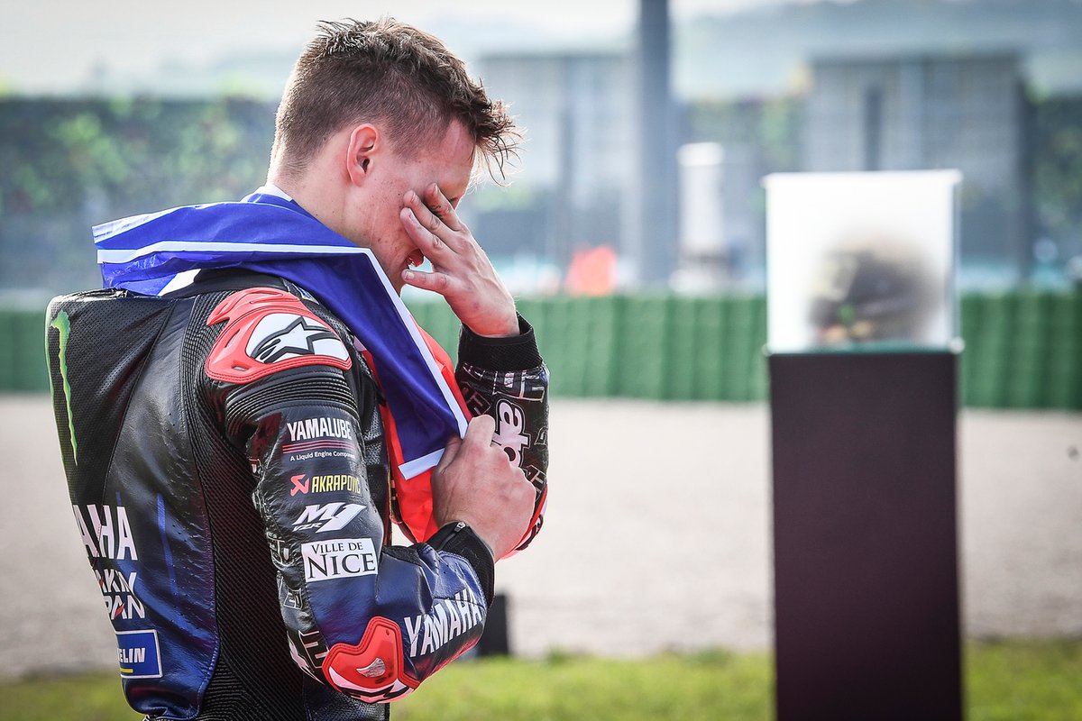 El Campeón del Mundo Fabio Quartararo, Yamaha Factory Racing celebra