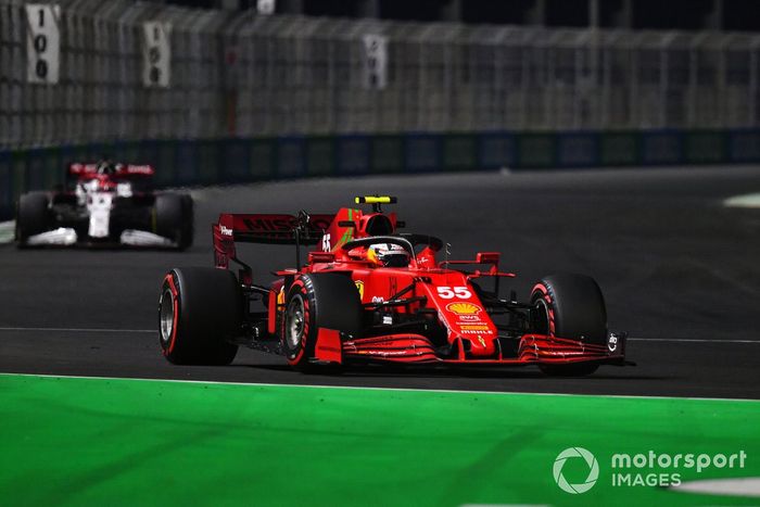 Carlos Sainz Jr, Ferrari SF21, Kimi Raikkonen, Alfa Romeo Racing C41