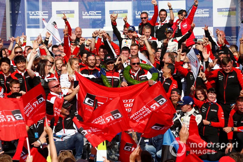 Podium: Winner Ott Tänak, Martin Järveoja, Toyota Gazoo Racing WRT Toyota Yaris WRC, third place Jari-Matti Latvala, Miikka Anttila, Toyota Gazoo Racing WRT Toyota Yaris WRC with the team