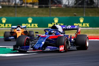 Alexander Albon, Toro Rosso STR14, leads Carlos Sainz Jr., McLaren MCL34
